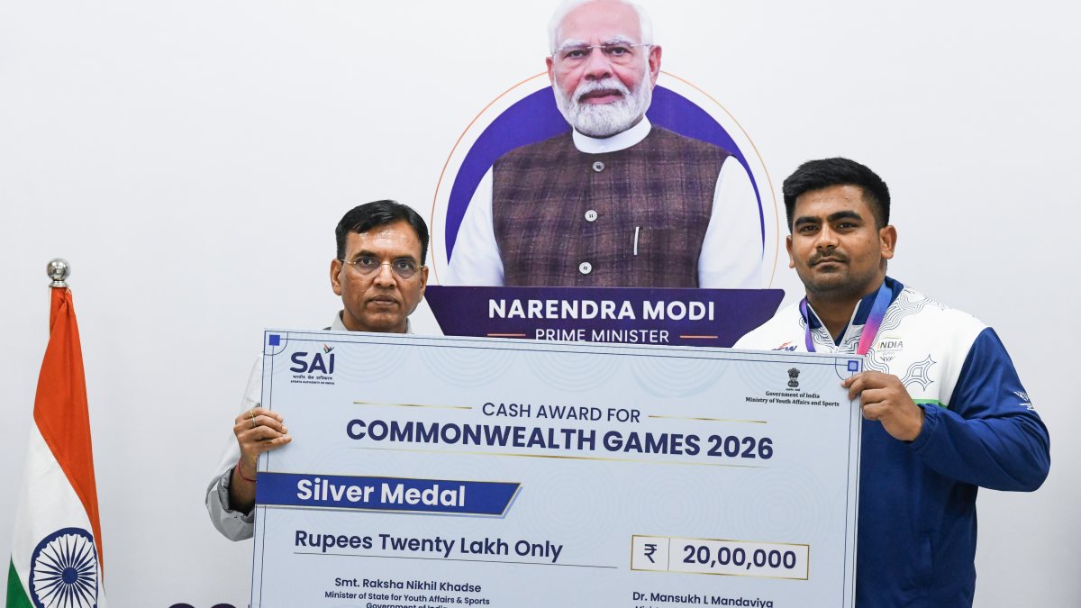 Mansukh Mandaviya presents Rs 20 lakh cheque to para-athlete Shubham Juyal