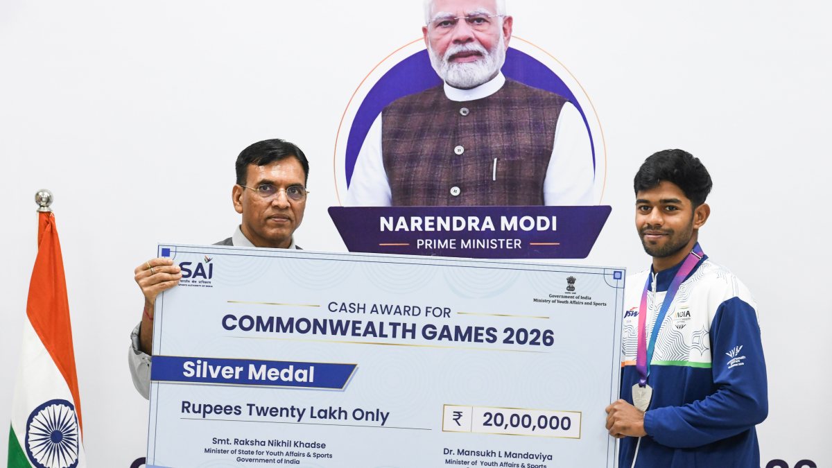 Para-athlete Basil gets Rs 20 lakh cheque from sports minister