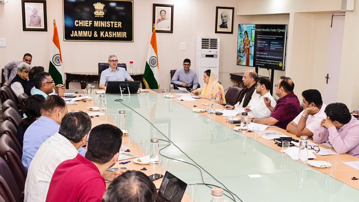 Omar Abdullah reviews Budget rollout in Srinagar