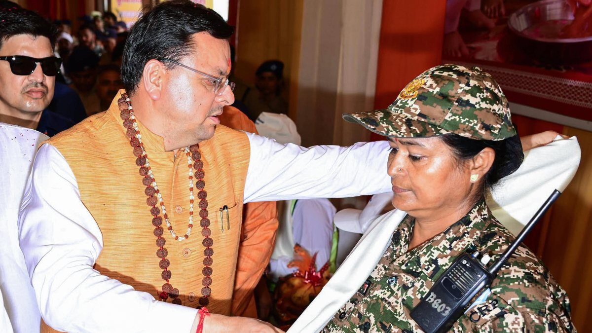 Uttarakhand CM honours security personnel during Kanwar Yatra