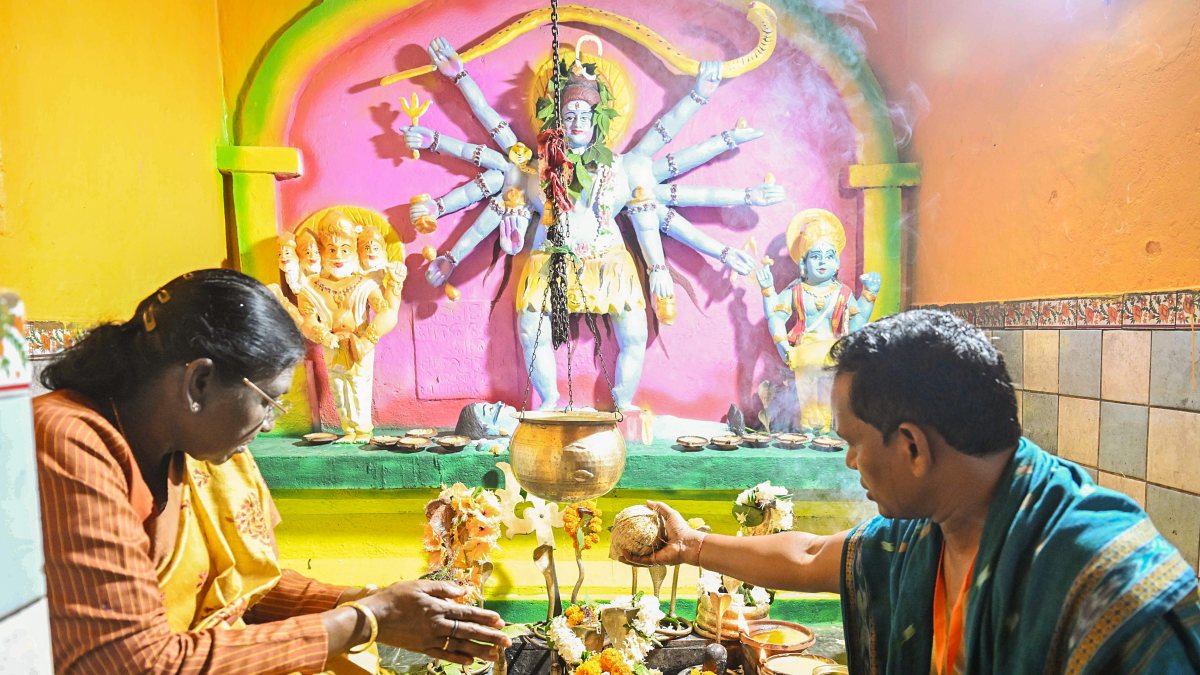 President Droupadi Murmu offers prayers at Shiva Temple in Ganjam
