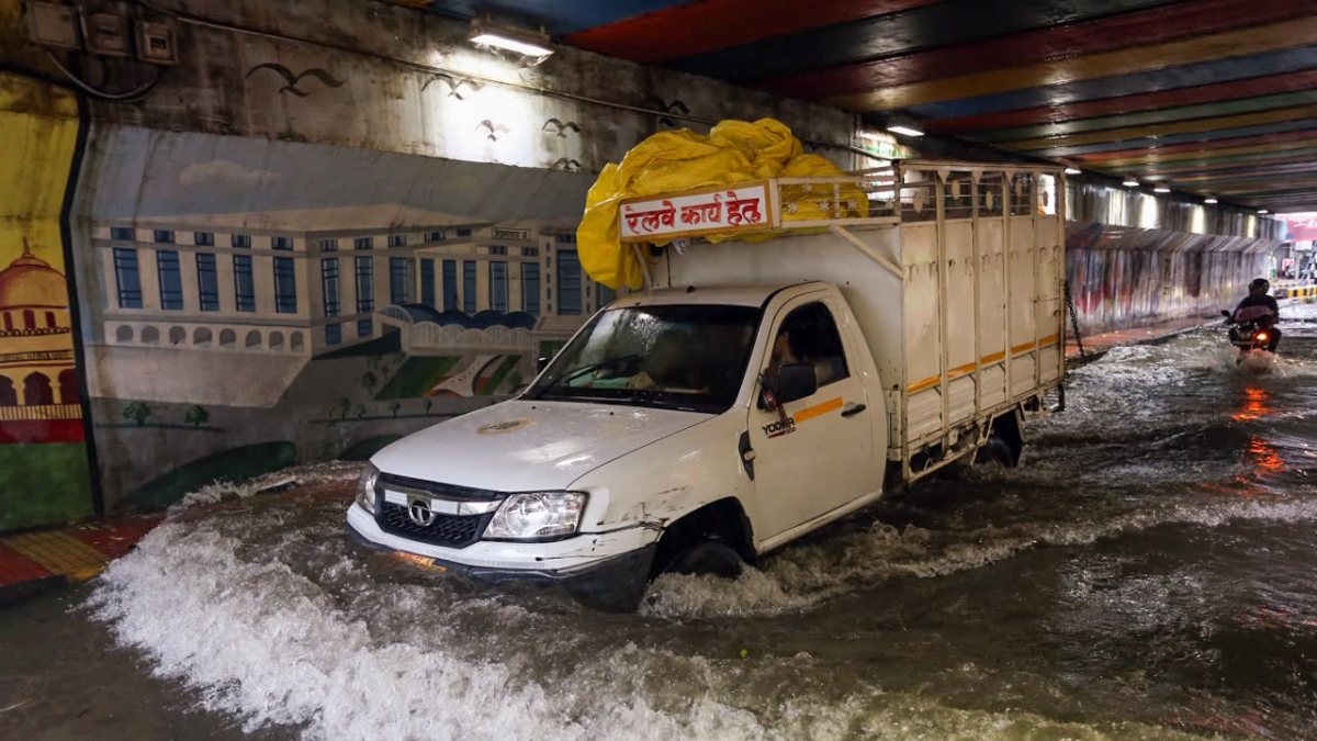 Heavy rain leaves Prayagraj roads waterlogged