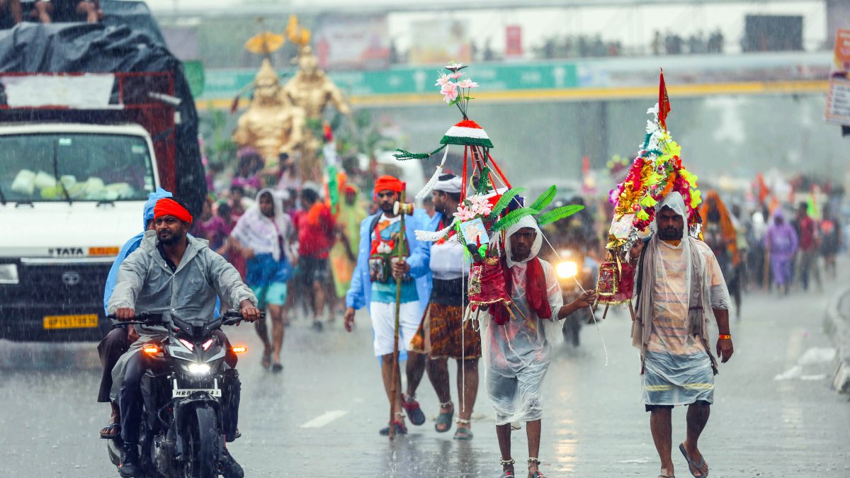 Rain-soaked roads slow Kanwar Yatra in Haridwar