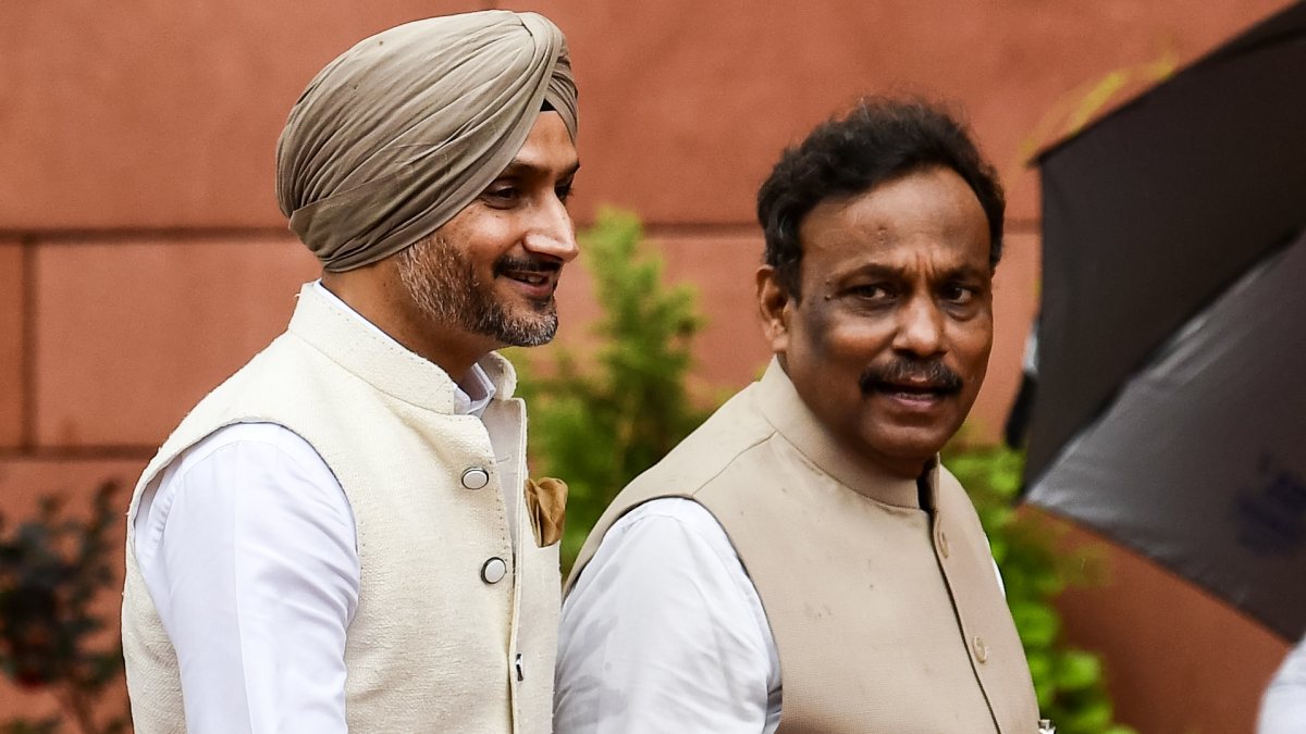 AAP, BJP MPs at Parliament during Monsoon Session