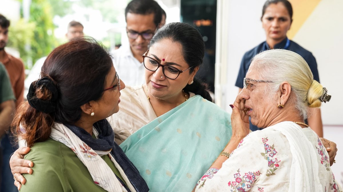 Delhi CM Rekha Gupta interacts with women at Jan Seva Sadan