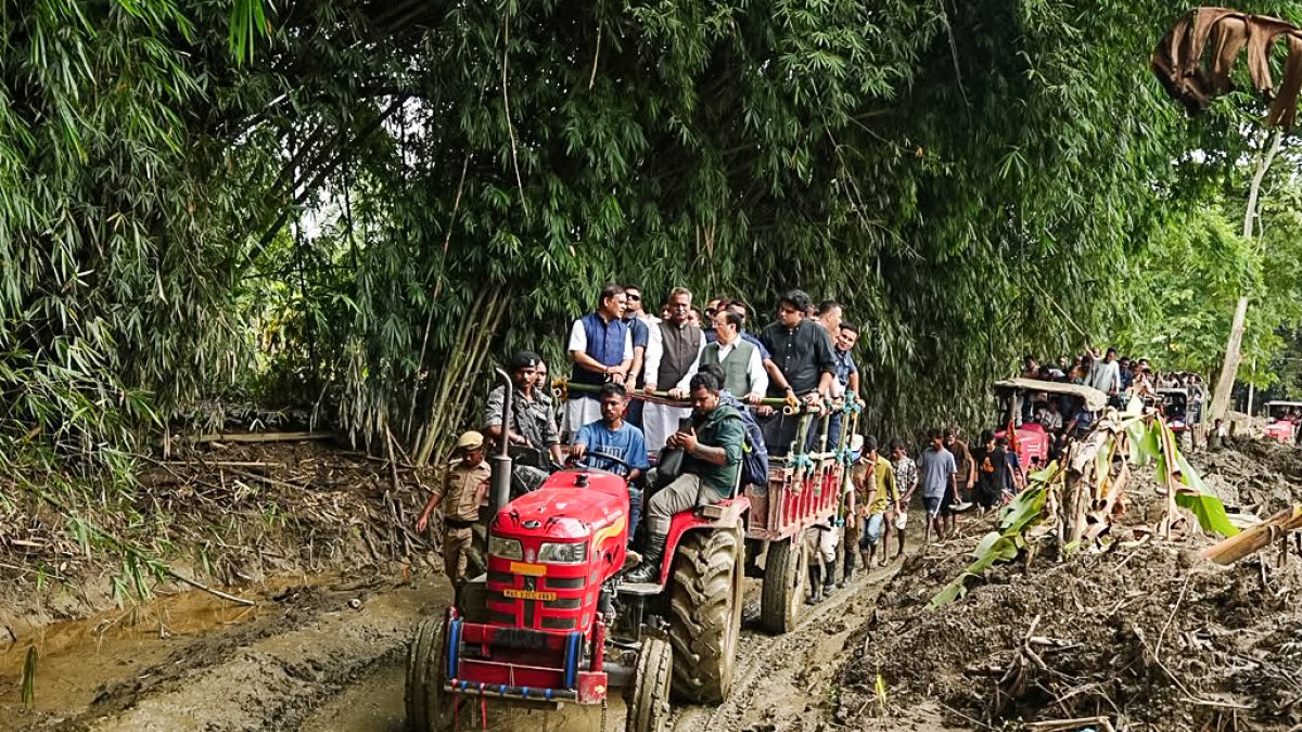 Nadda, Sarma survey flood-hit Sivasagar on tractor
