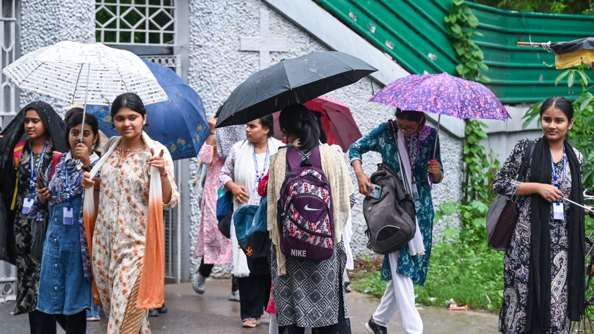 Monsoon rains soak Patna as students shield with umbrellas