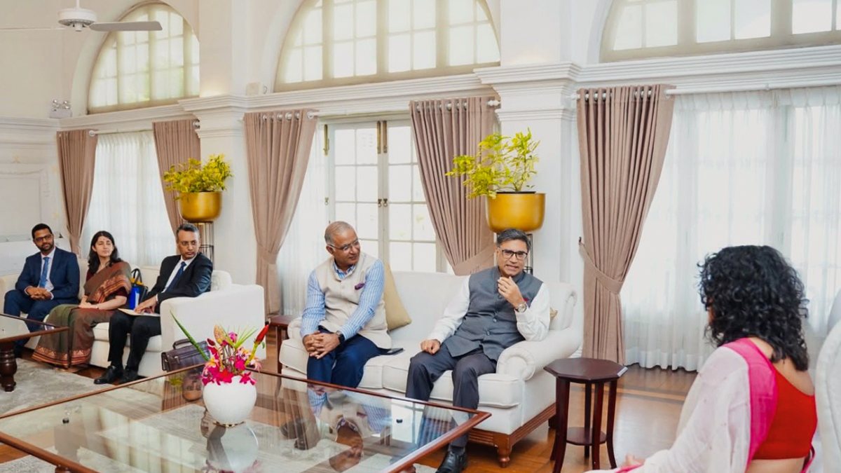 Indian foreign secretary meets Sri Lankan PM in Colombo