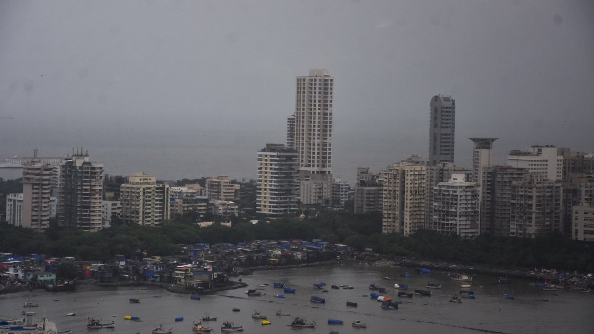 Mumbai fishermen resume work after monsoon ban ends
