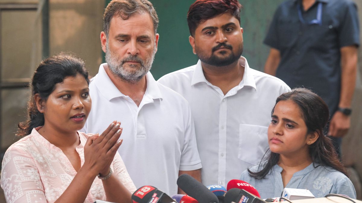 Rahul Gandhi addresses media with protesters at 10 Janpath