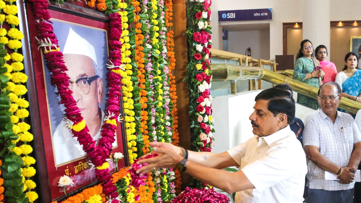 MP CM pays tributes to Dwarka Prasad Mishra on birth anniversary