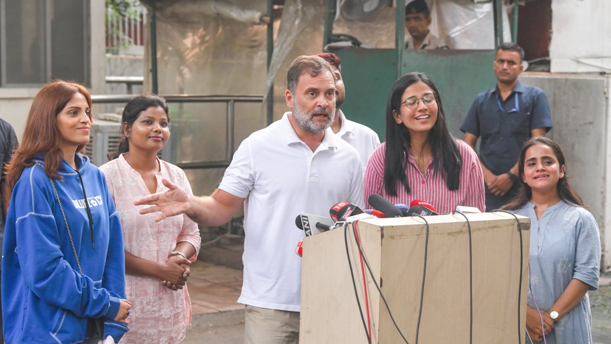 Rahul Gandhi meets young protesters at 10 Janpath