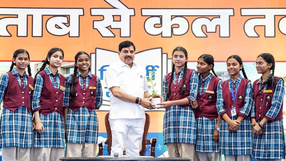 MP CM felicitated with plant pot at school interaction programme