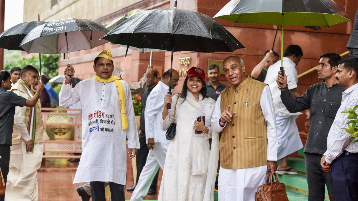 SP MP Priya Saroj and BJP MP Jagdambika Pal at Parliament
