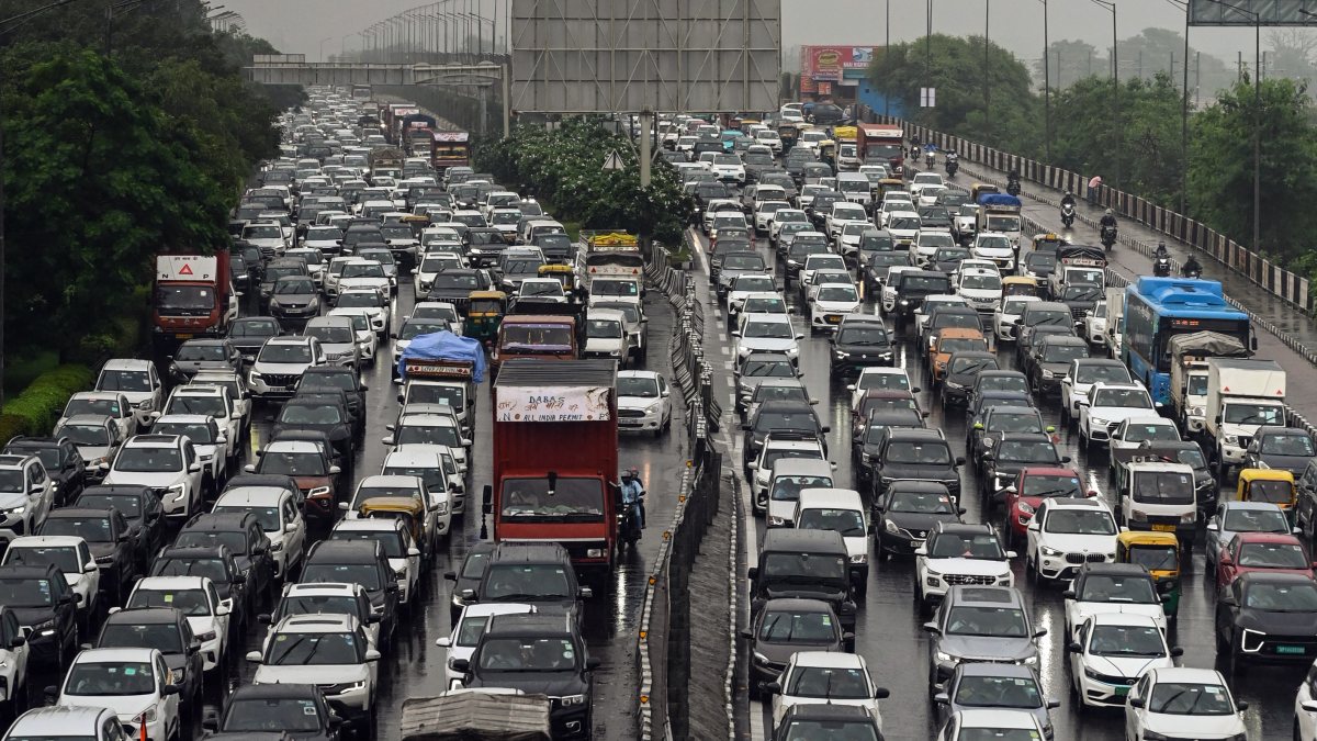 Heavy rain triggers traffic snarls on NH-24 in Delhi