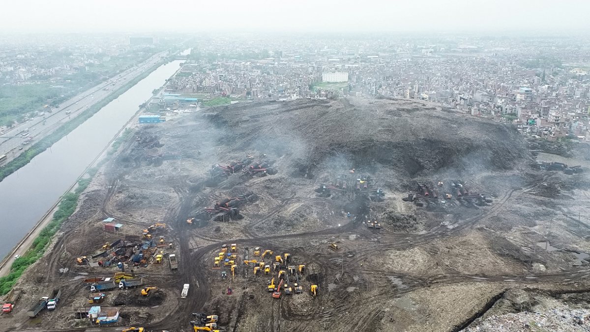 MCD begins clean-up drive at Bhalswa landfill