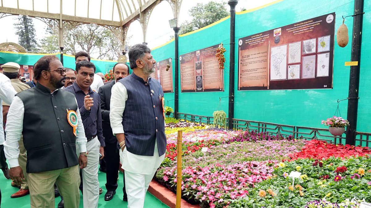 Karnataka CM visits Ganga dynasty-themed flower show in Bengaluru