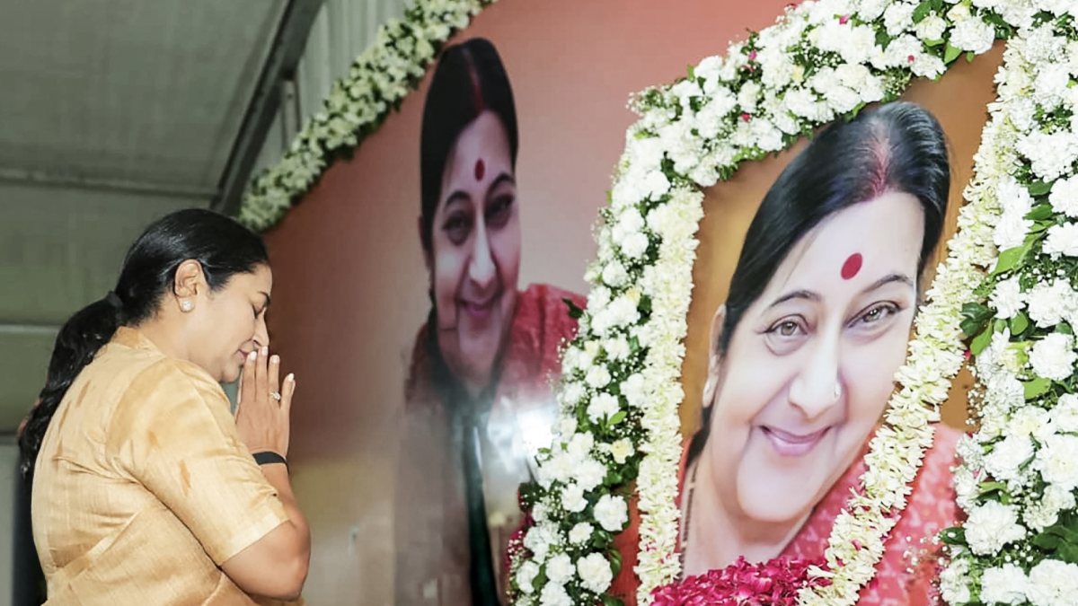 Delhi CM Rekha Gupta pays tribute to Sushma Swaraj on death anniversary
