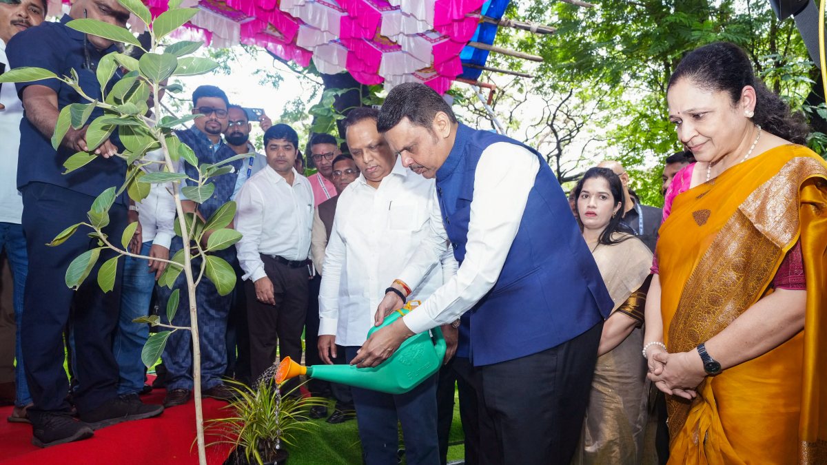 Maharashtra CM Fadnavis plants sapling in Mumbai campaign