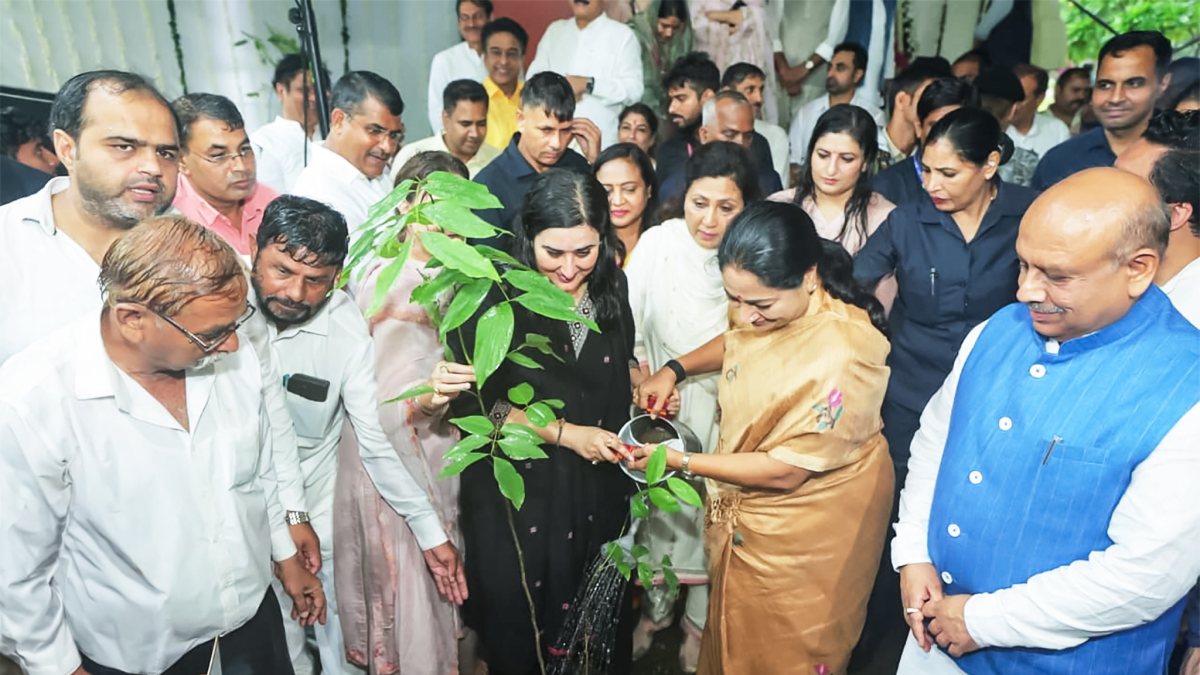 Delhi leaders pay tribute to Sushma Swaraj on death anniversary