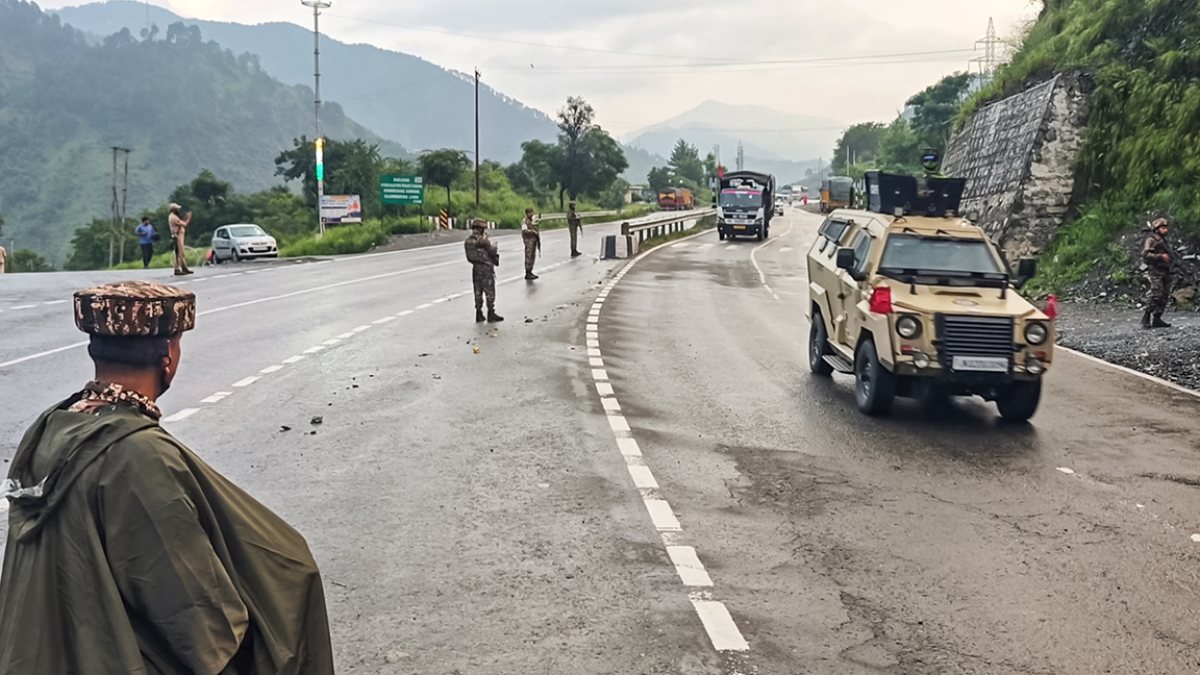 Armoured vehicle leads Amarnath Yatra convoy in Ramban