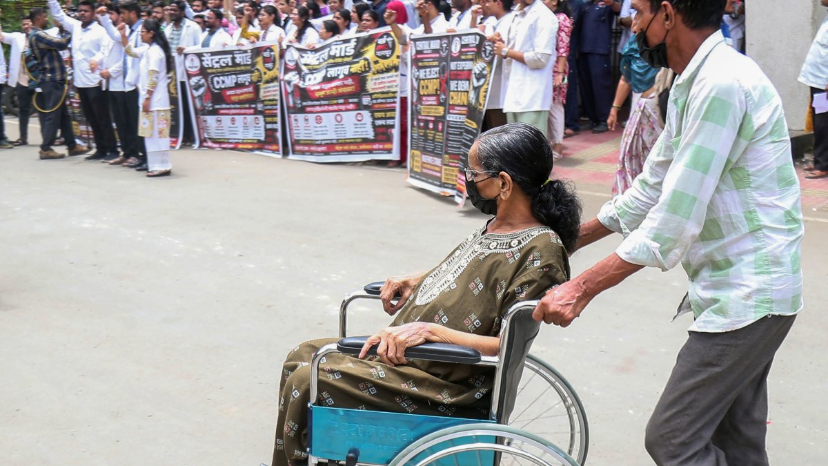Doctors strike in Nagpur over homoeopaths prescribing allopathy