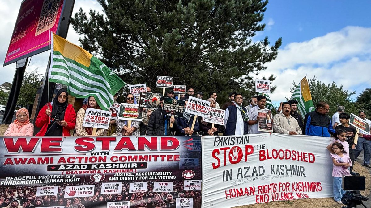 British Kashmiri diaspora protests in Bradford over PoJK demands