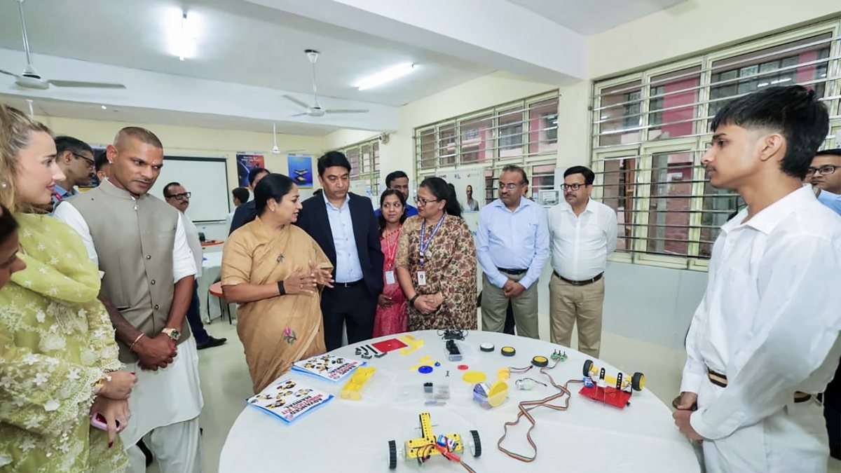 Delhi CM inaugurates STEM lab with Shikhar Dhawan