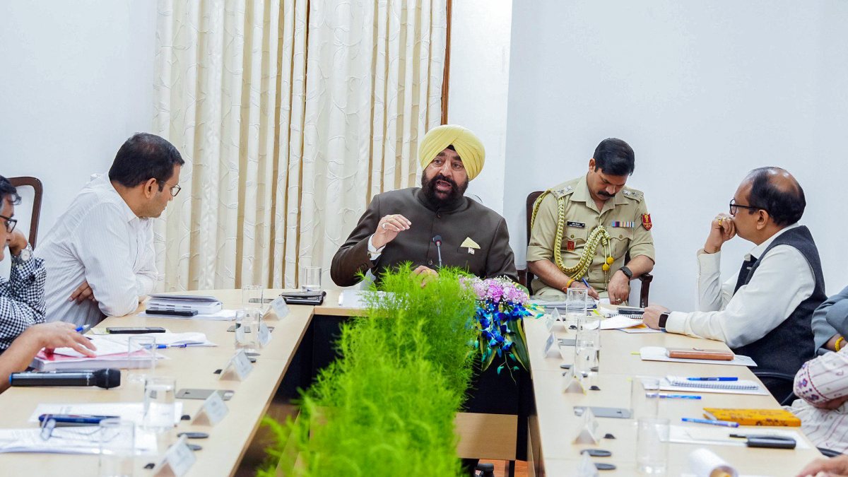 Uttarakhand Governor meets state university V-Cs in Dehradun
