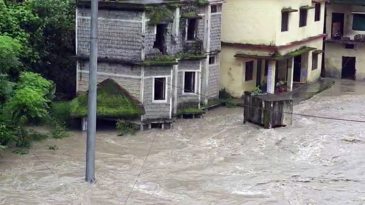 Alakhnanda River flows above danger mark after heavy rain