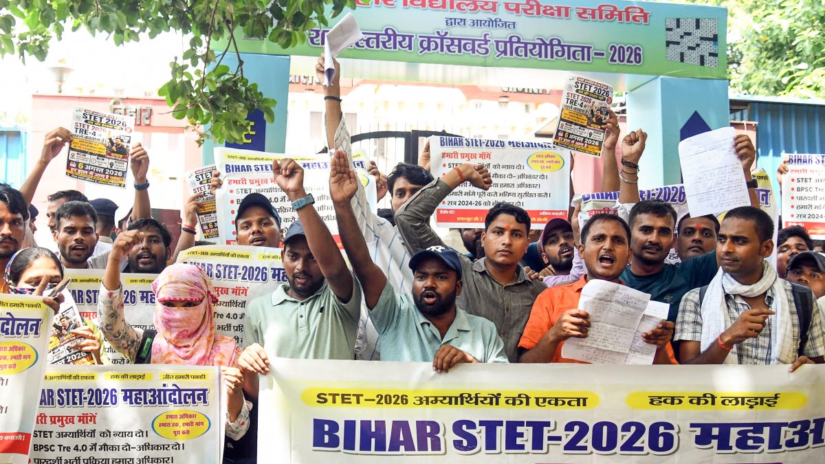 Bihar STET aspirants protest for 2026 exam date