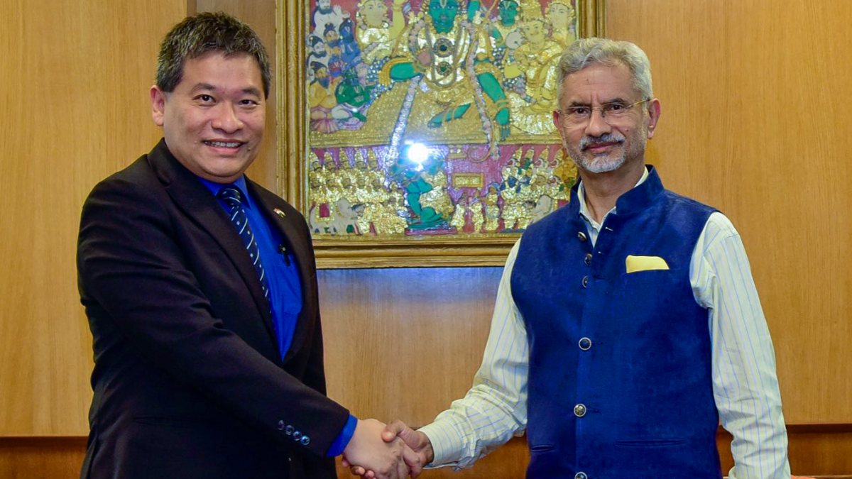 Singapore official calls on Jaishankar in New Delhi