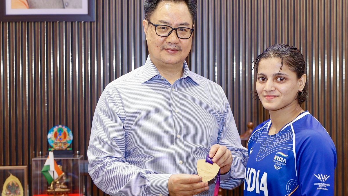 Rijiju meets Commonwealth judo gold winner Asmita Dey