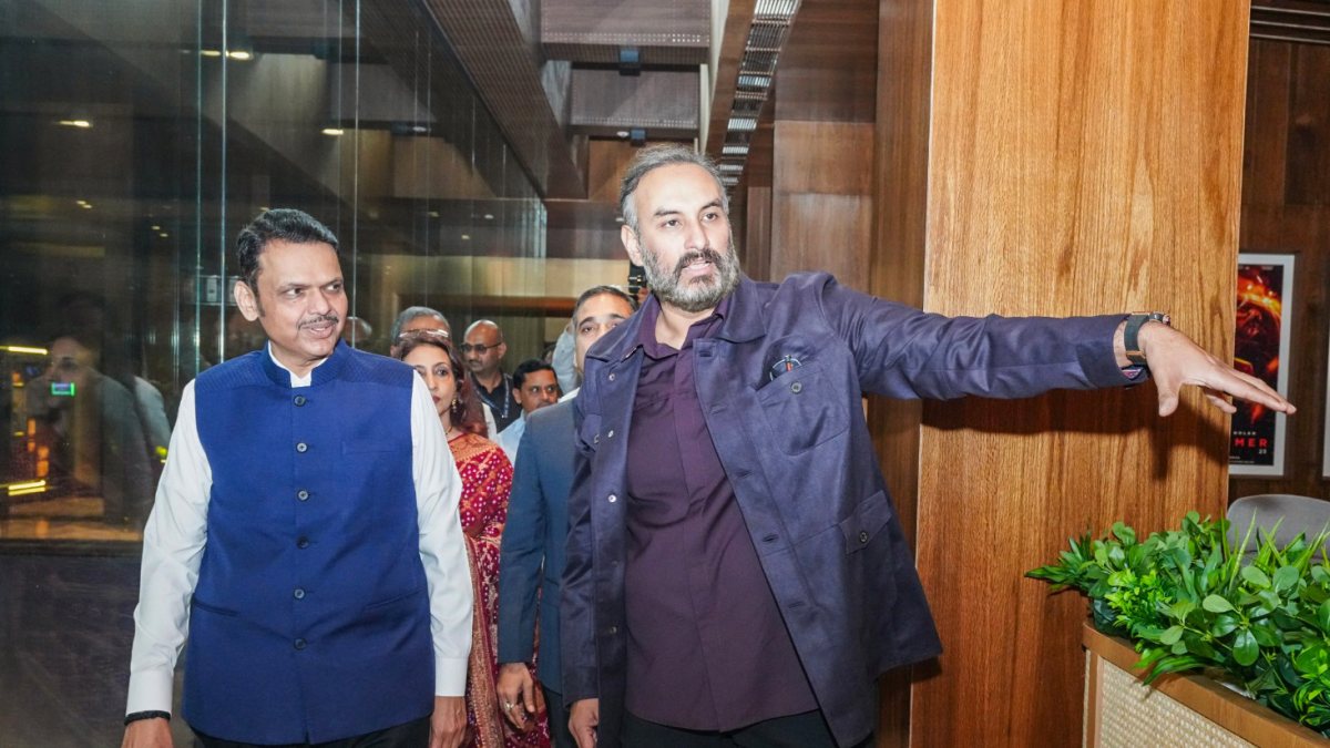 Mumbai CM Fadnavis reviews Phase 1 of Prime Focus Studio