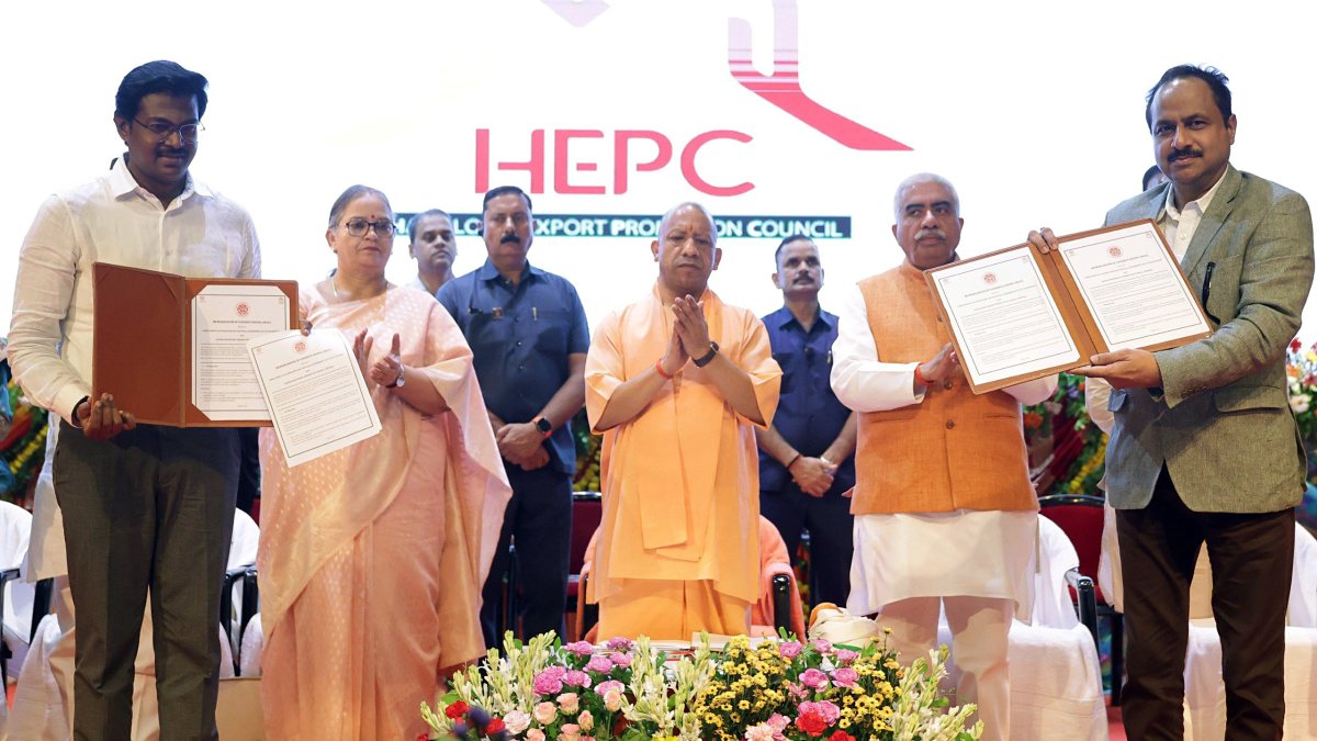 Yogi Adityanath witnesses handloom MoU exchange in Lucknow