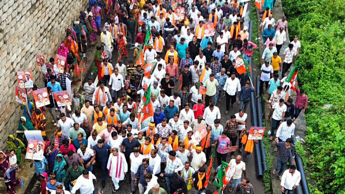 BJP supporters welcome Dharmendra Pradhan in Cuttack