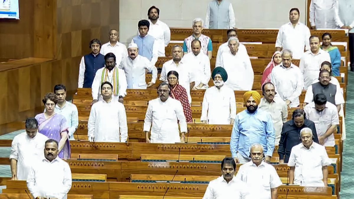 Congress MPs pay tribute to freedom fighters in Lok Sabha