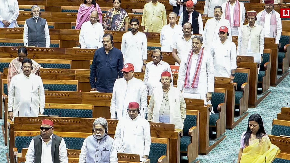 Lok Sabha pays tribute to freedom fighters on Quit India anniversary
