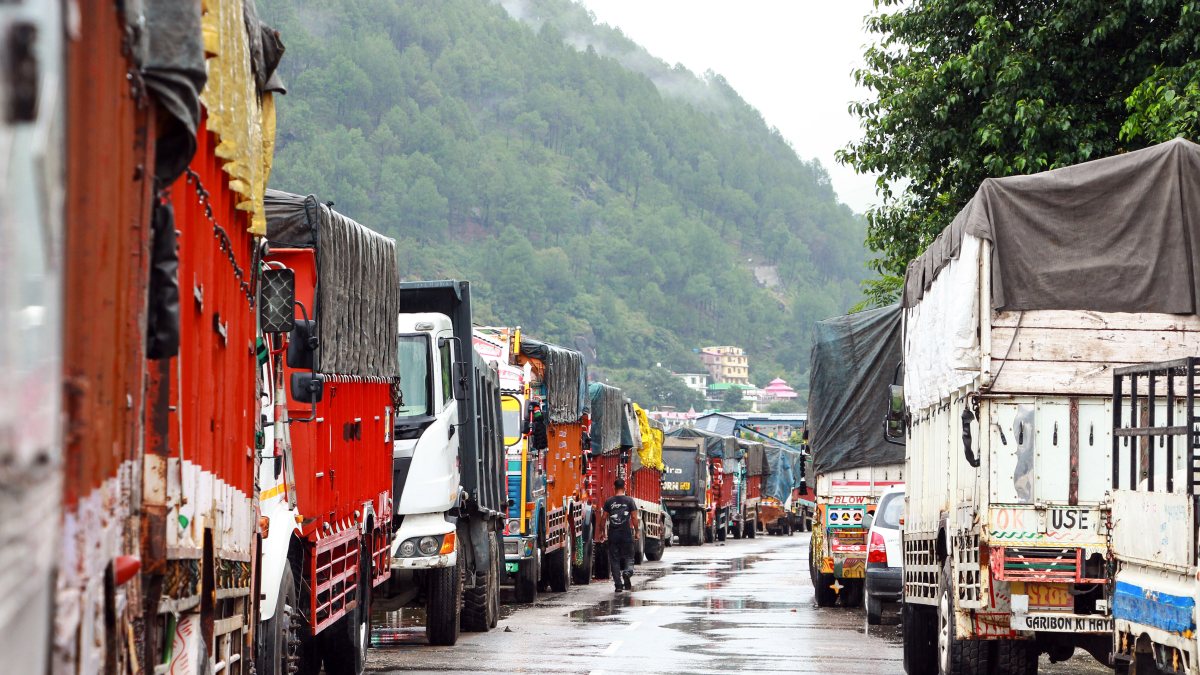 Trucks moved to safety as Beas River swells in Kullu