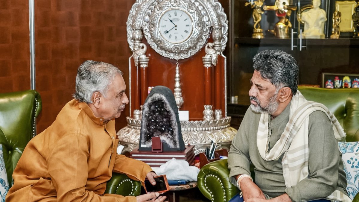 Karnataka CM Shivakumar meets Council Chairman Horatti in Bengaluru