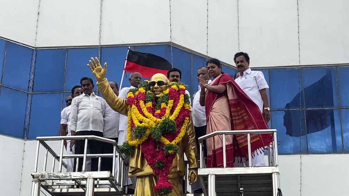 DMK leaders honour Karunanidhi on 8th death anniversary