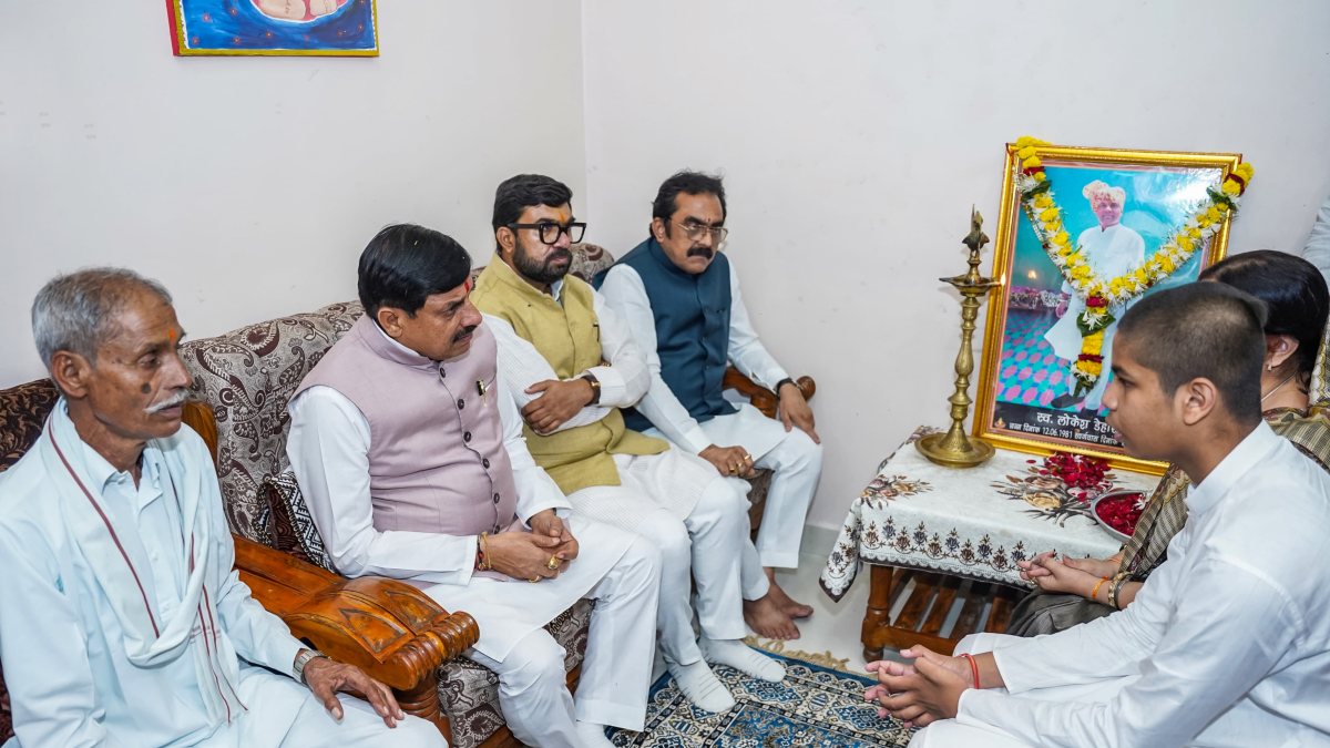 MP CM Mohan Yadav pays tribute to BJP leader Lokesh Dehariya in Chhindwara