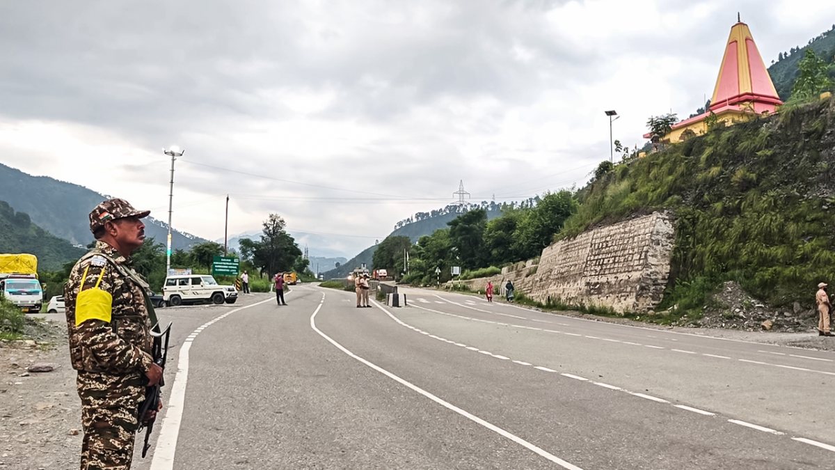 Security personnel guard Amarnath Yatra convoy in Ramban