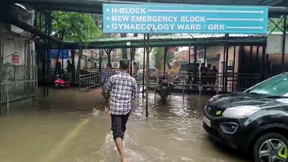 Delhi hospital waterlogged after heavy rainfall