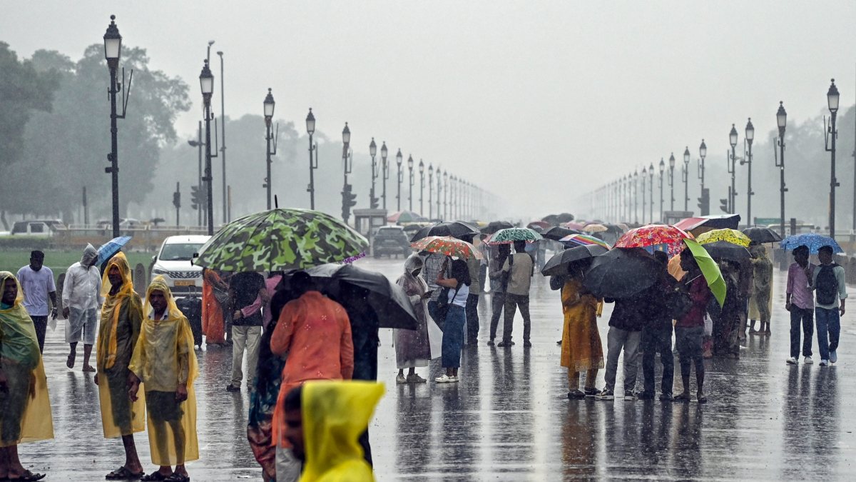 Heavy monsoon rains lash Delhi, commuters brave waterlogging