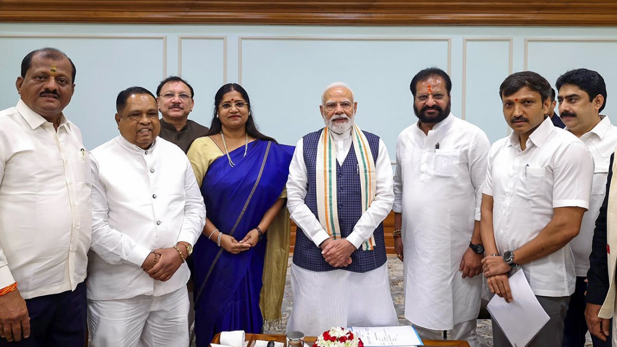 PM Modi poses with Shiv Sena MP at NDA meet in Delhi