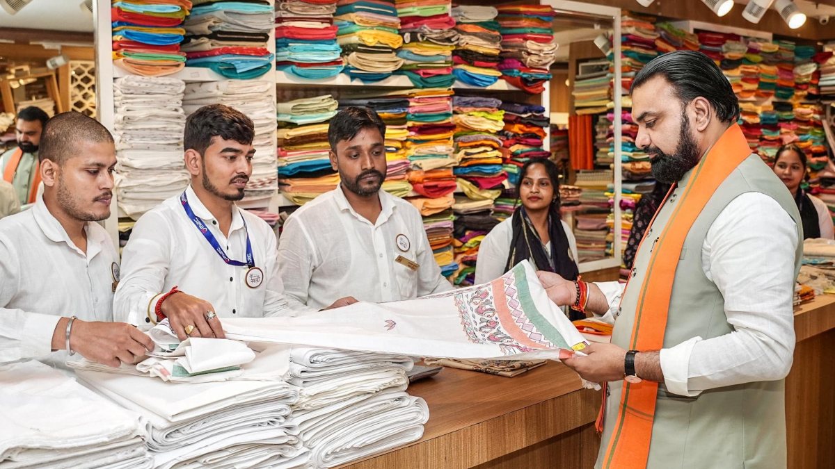 Bihar CM Samrat Choudhary buys Khadi at Patna mall on Handloom Day