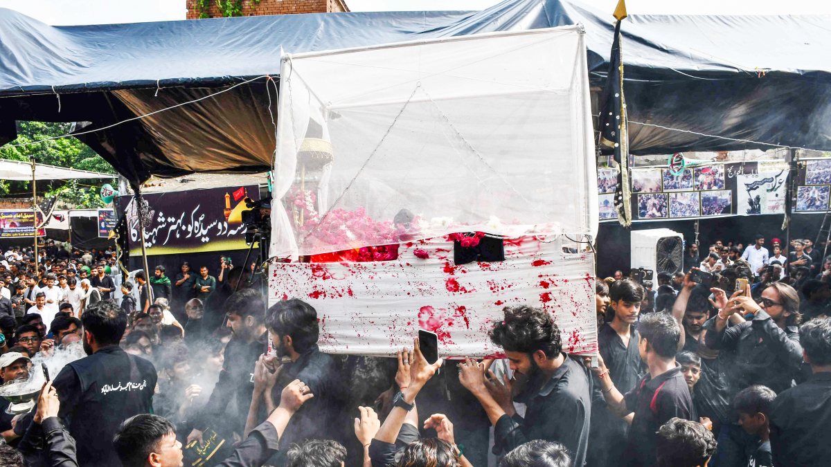 Shiite Muslims carry 72 coffins in Karbala mourning procession in Prayagraj