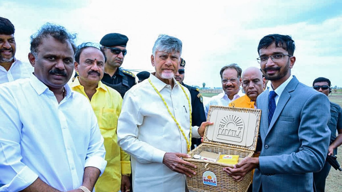 Andhra CM Naidu gets warm welcome in Bapatla