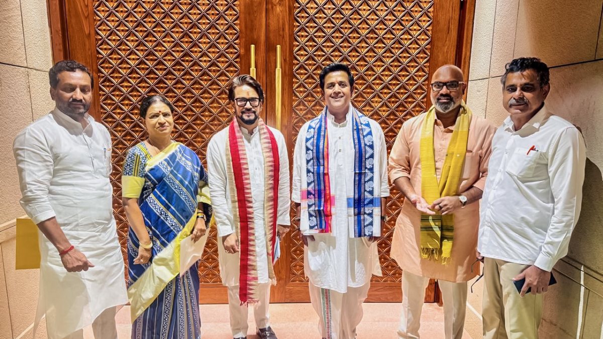 BJP MPs pose for group photo on National Handloom Day